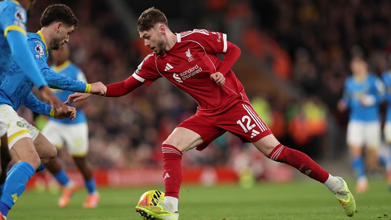 广东男篮在CBA杯赛中以94-80击败广州男篮，奎恩全场高效表现，贡献29分6篮板7助攻5抢断，助力球队取得首胜。