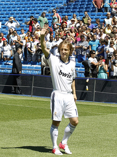 泰晤士：律师会要求有条件保释，帕尔特伊才能继续在黄潜踢球