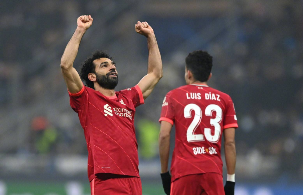 媒体人晒视频：赛后蒯纪闻安慰山东U20球员，很有大将风度