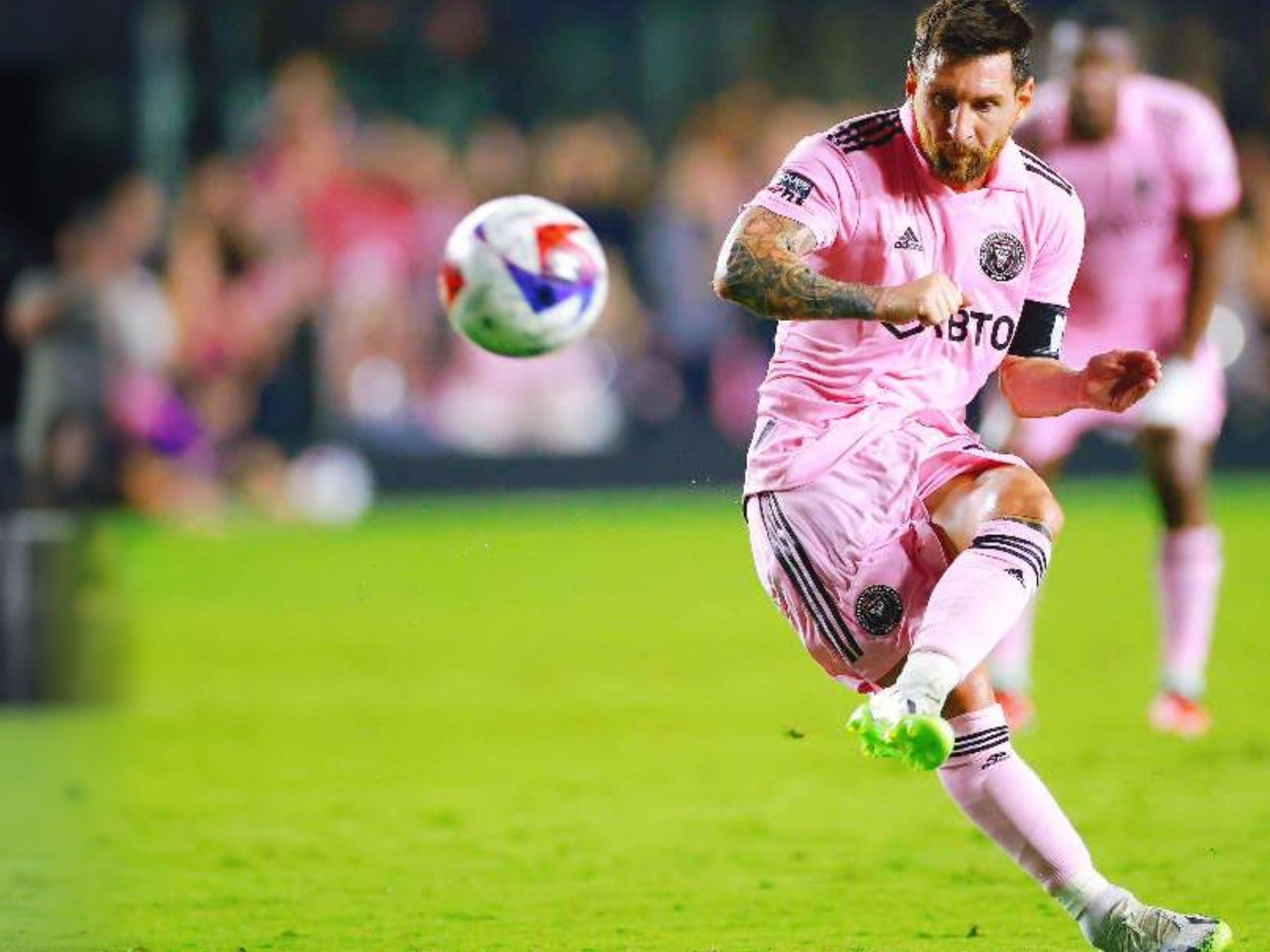 凯恩回应与巴萨传闻：我没和任何人接触，现在在拜仁很开心