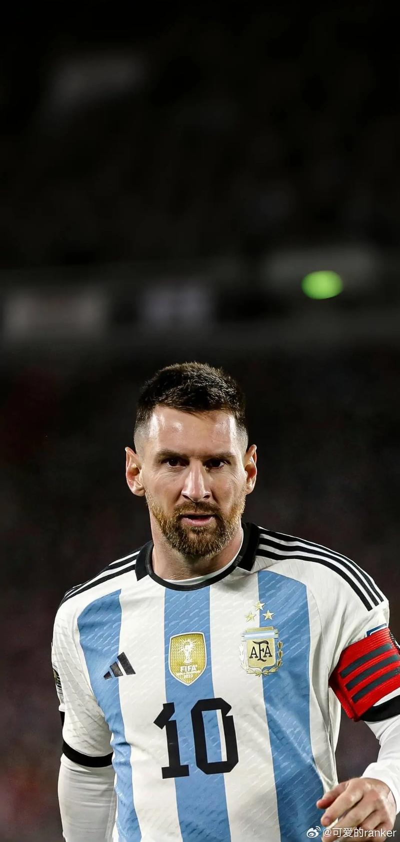 庆祝苏超夺冠，泰州市委书记与泰州队球员合唱《歌唱祖国》